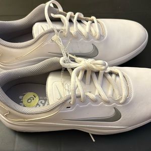 Golf shoes